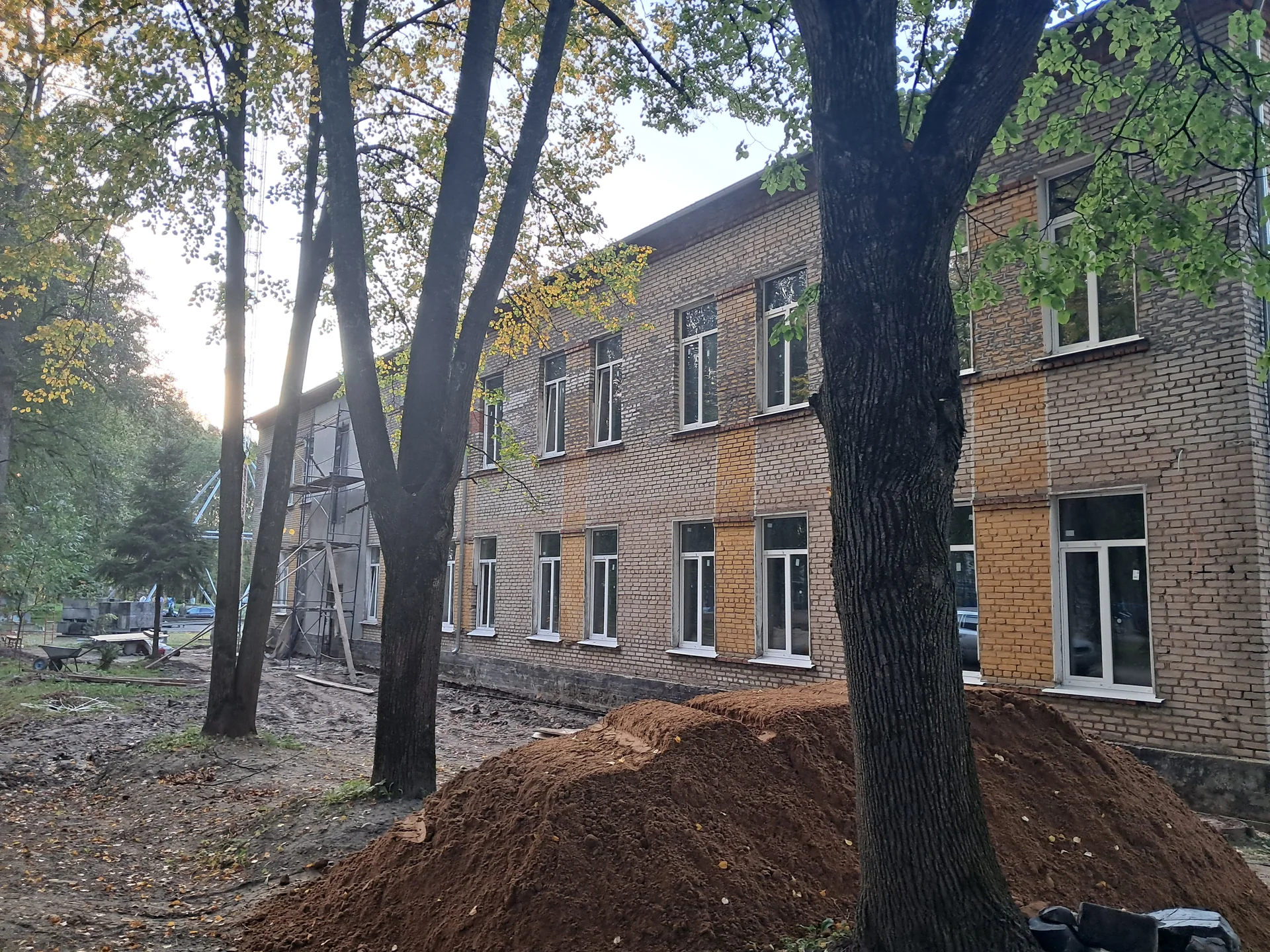 Учебный корпус: замена окон
